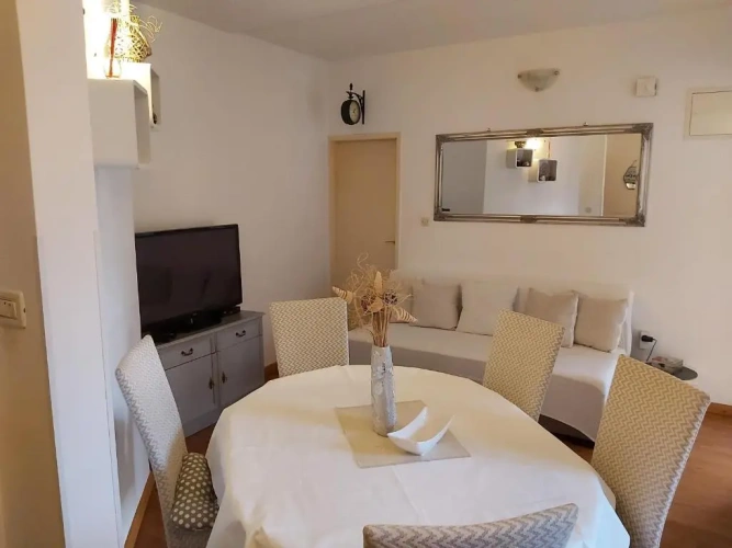 Apartment with sea view
