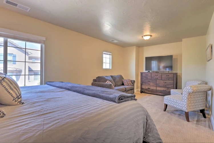 3 Bedrooms Apartment