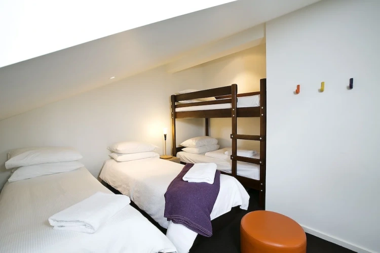 3 Bedrooms Apartment