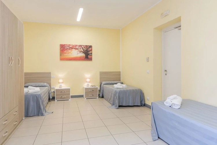 Standard Triple room