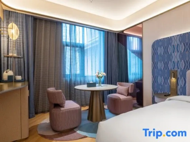Deluxe Double room with city view