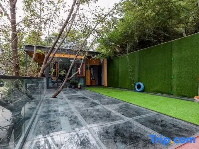 Lixian Mountain Lodge Folk Hotel