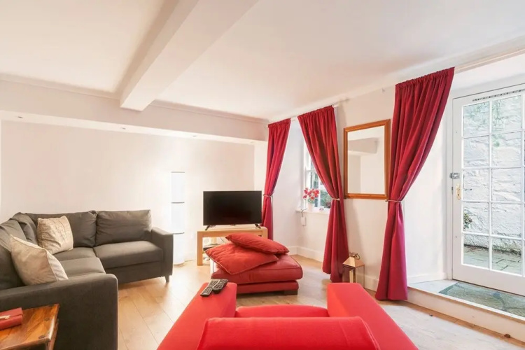 1 Bedroom Georgian Flat In New Town