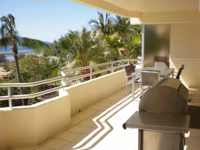 2 Bedrooms Apartment with sea view