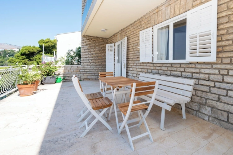 Apartment with balcony and with sea view