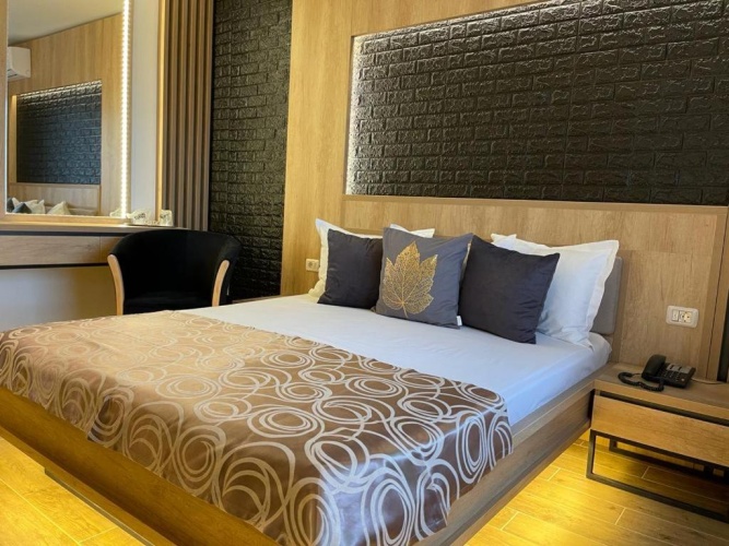 Standard Double room with partial sea view