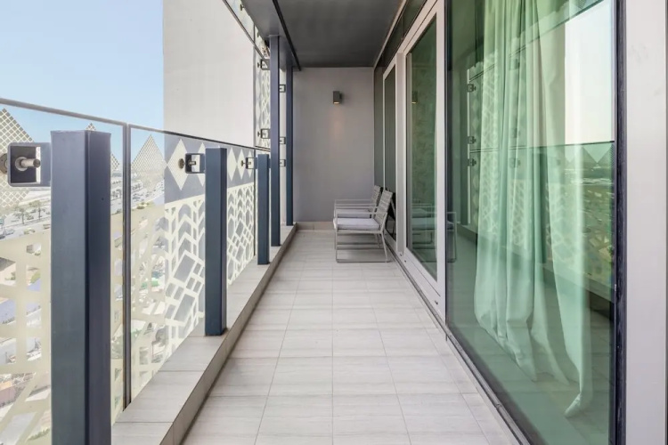 Superb And Modern 1BR on a Premier Waterfront Location!