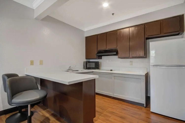 Standard Quadruple Suite