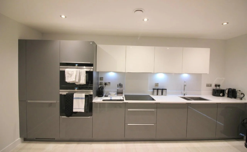 The Station Suite (Peymans)