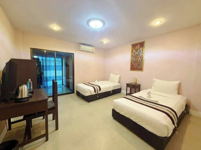 Deluxe Twin room with balcony