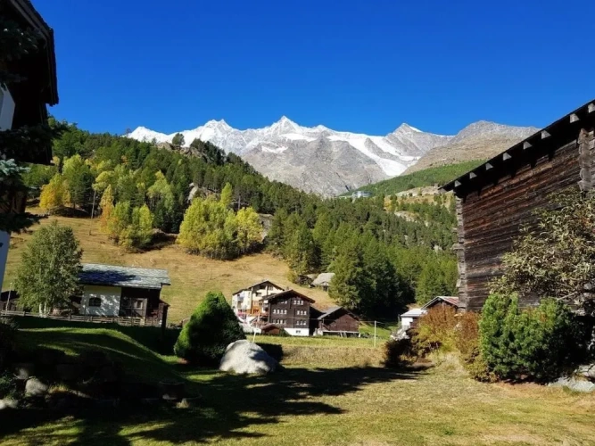 3 Bedrooms Deluxe Apartment with balcony and with mountain view