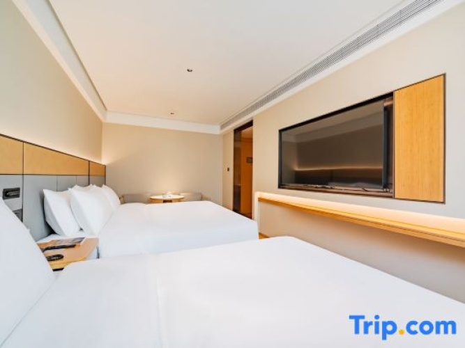 Triple Family Suite with street view