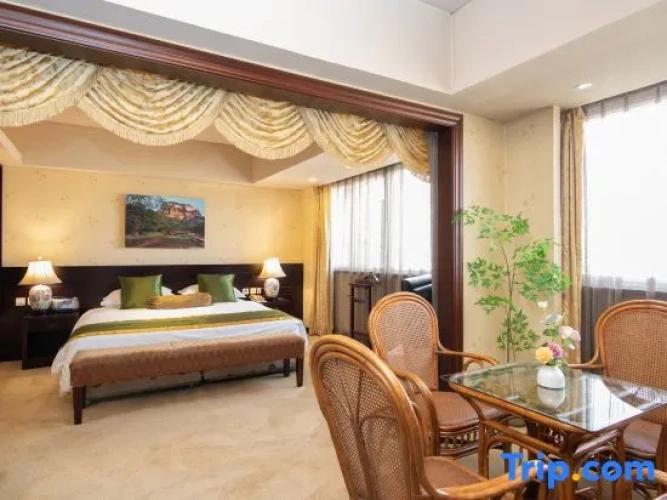 Deluxe Suite