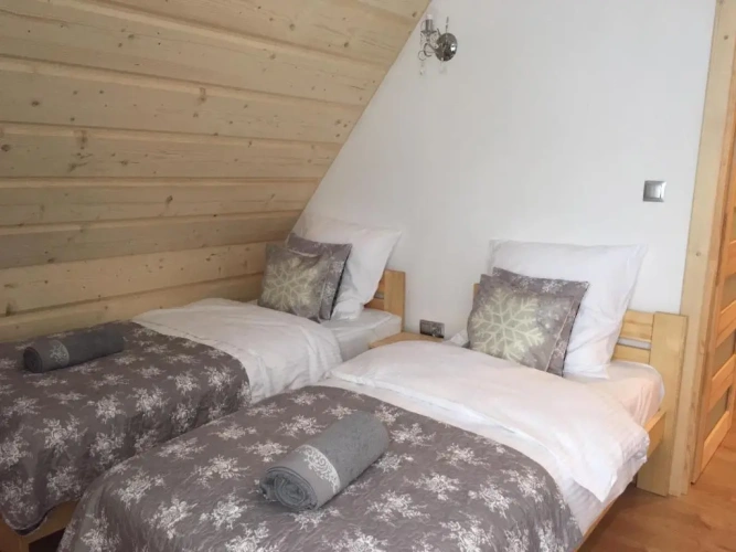 2 Bedrooms Chalet