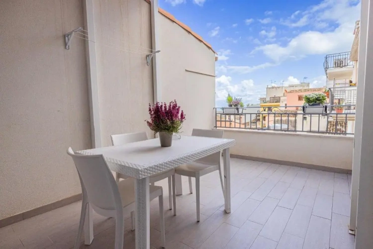 Apartment with sea view