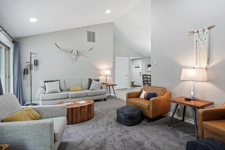 2 Killdeer Home features Private Hot Tub and Bikes to Explore Sunriver by RedAwning