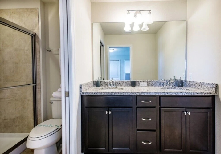 Nice Court Villa Windsro At Westside