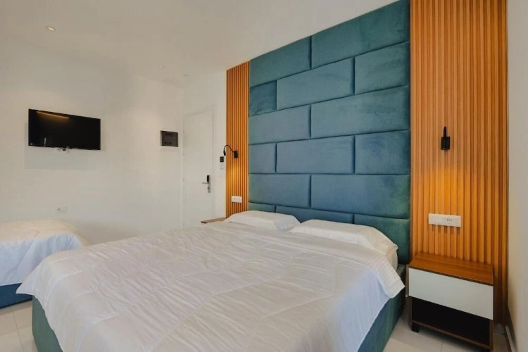 Deluxe Triple room with balcony and with sea view