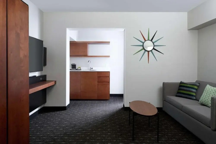 Hotel Mtl Express - Montreal Airport
