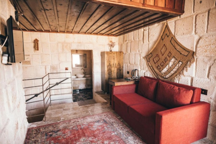 Tale Cave INN