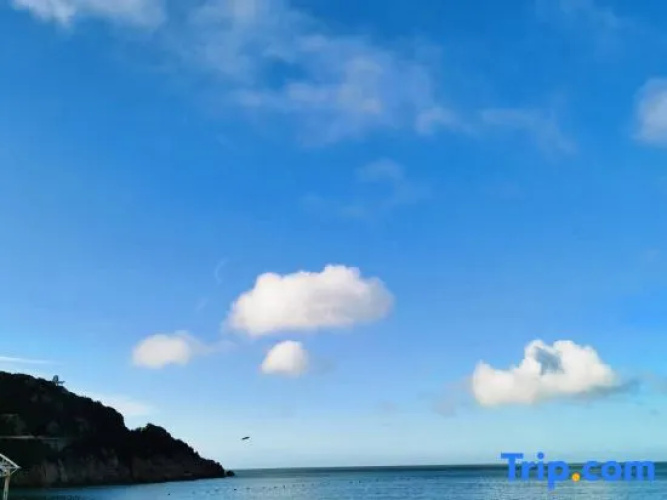 Jihu Beach Hotel