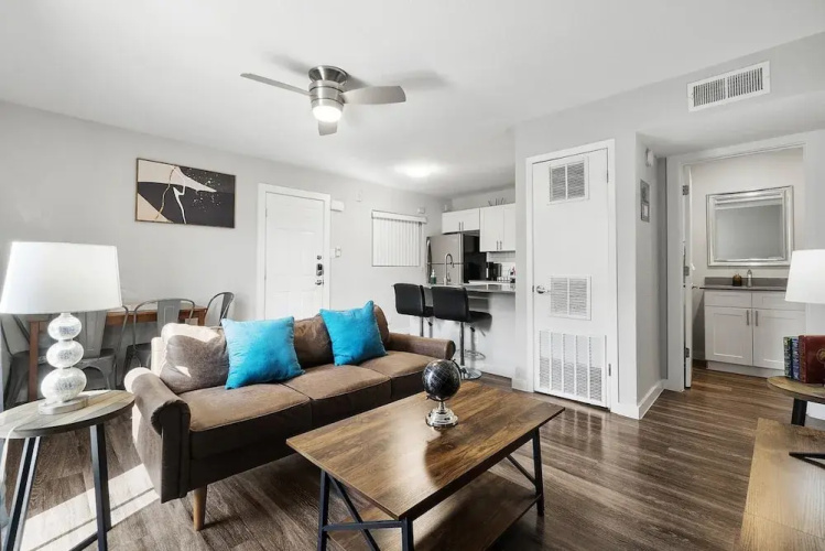 Stylish 1BR Near UT Highland Evonify