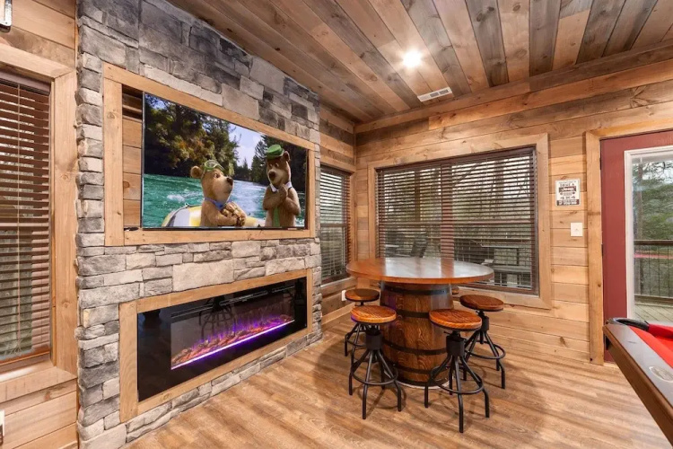 The Gathering Place 3 Bedroom Cabin by RedAwning