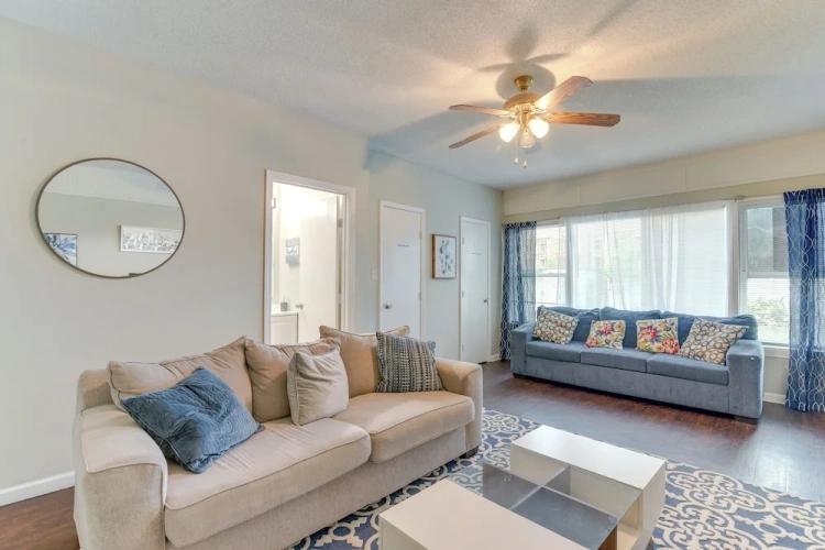 3 Bedrooms Apartment