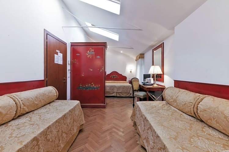 Superior Triple room