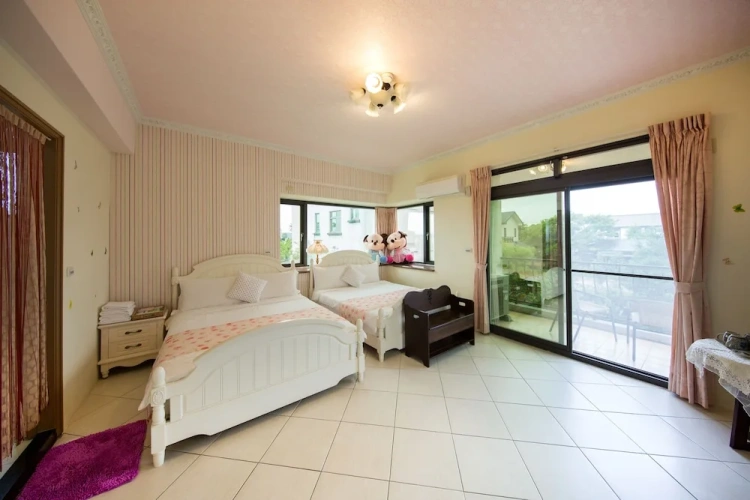 Deluxe Quadruple room with courtyard view