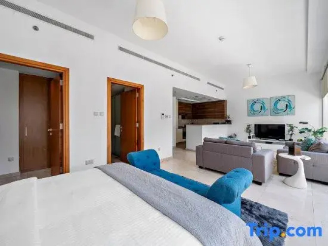 Elegant Studio with Burj Khalifa Skyline Views