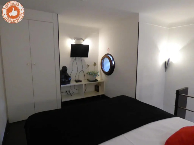 ALC - A521 - 4 min PALAIS AND BEACHES