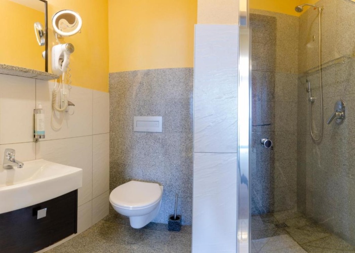 Standard Triple room with balcony