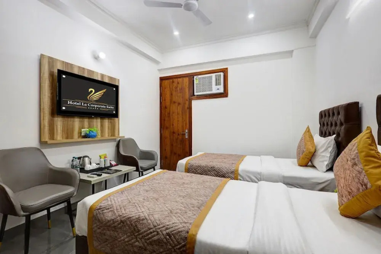 Fabhotel La Corporate Suite
