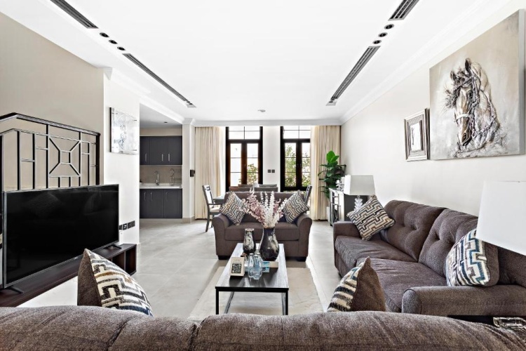 3 Bedrooms Apartment