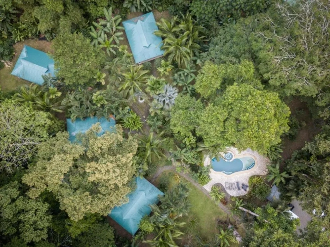 Bungalow with balcony and with garden view