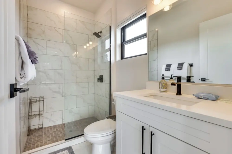3 Bedrooms Apartment