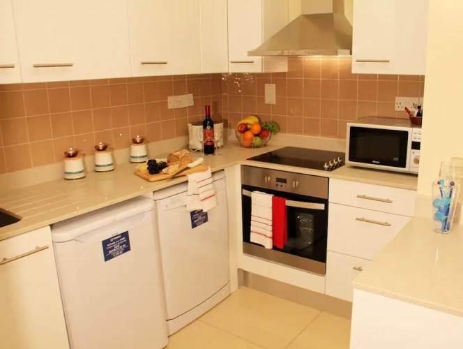 2 Bedrooms Apartment with balcony and with bay view