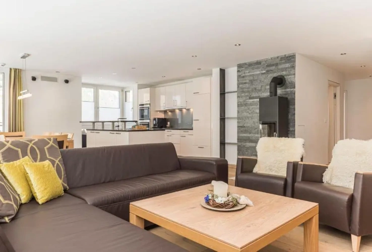 3 Bedrooms Apartment