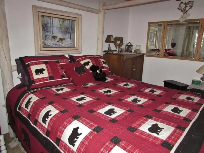 063 JB's Pinecone Lodge Home