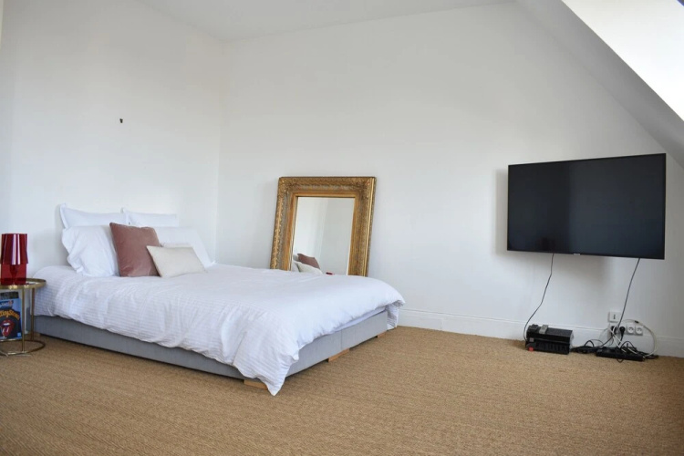 1 Bedroom Apartment Near Champs Elysee