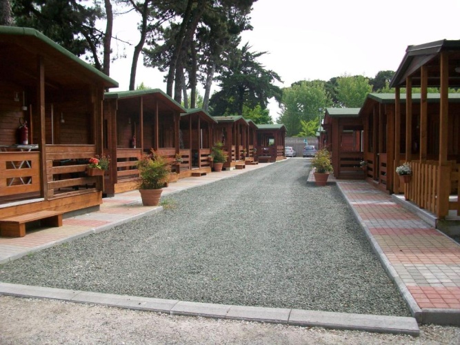 2 Bedrooms Quadruple Family Bungalow