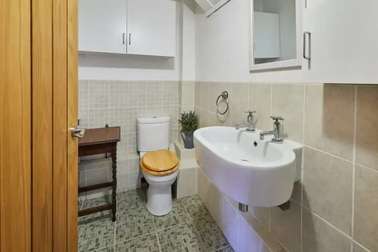 Host Stay River View Cottage