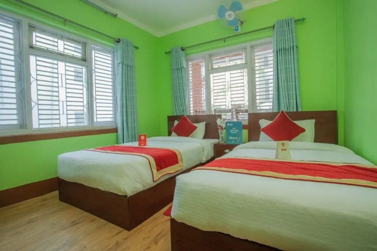 Oyo 146 Somewhere Hotel & Restaurant
