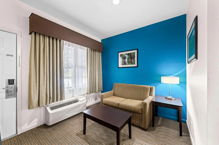 Best Western Delhi Inn
