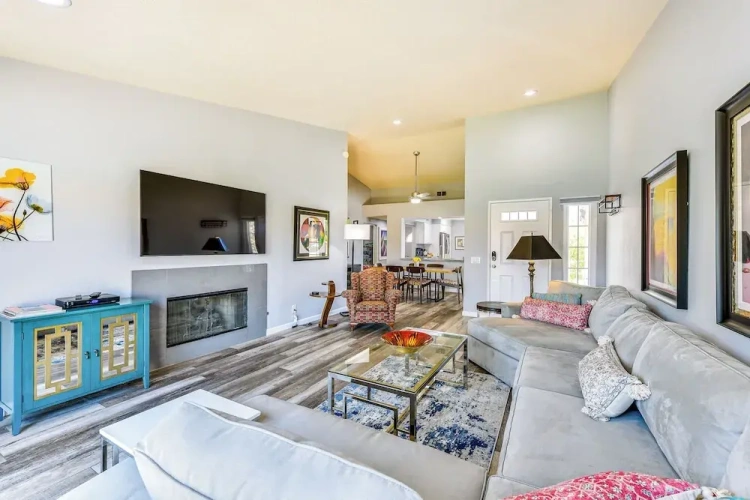 2 Bedrooms Apartment