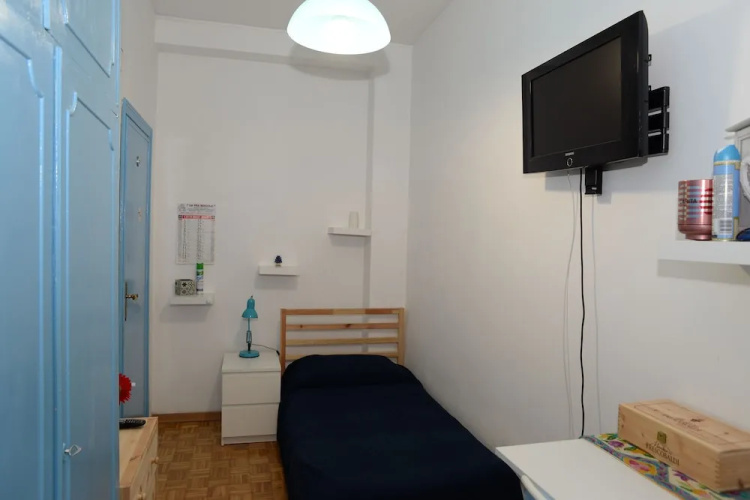 Room-single Room in Cozy and Comfortable