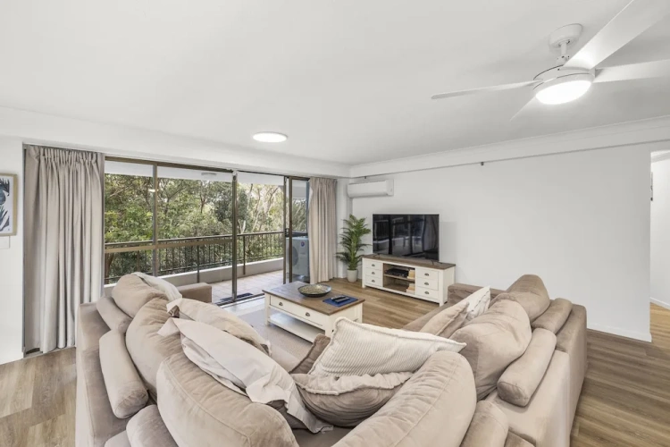 2 Bedrooms Apartment with balcony and with land view