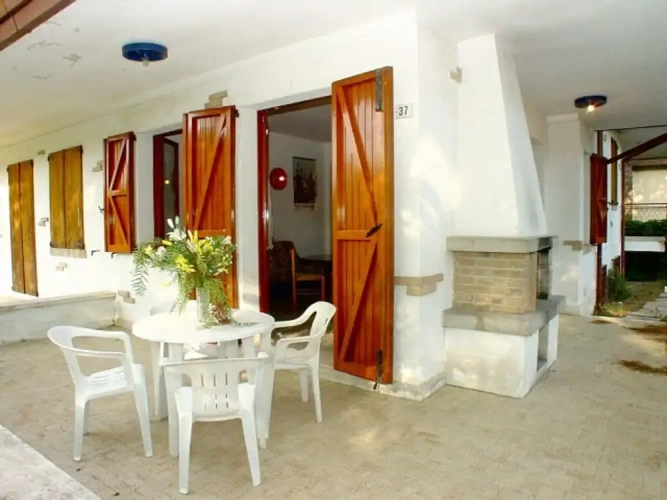 2 Bedrooms Villa with balcony and with garden view