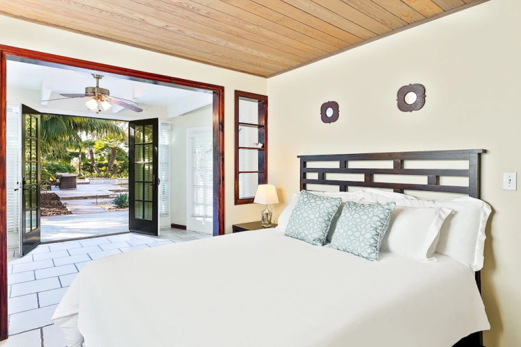 5BDRM Villa Via Mil Cumbres
